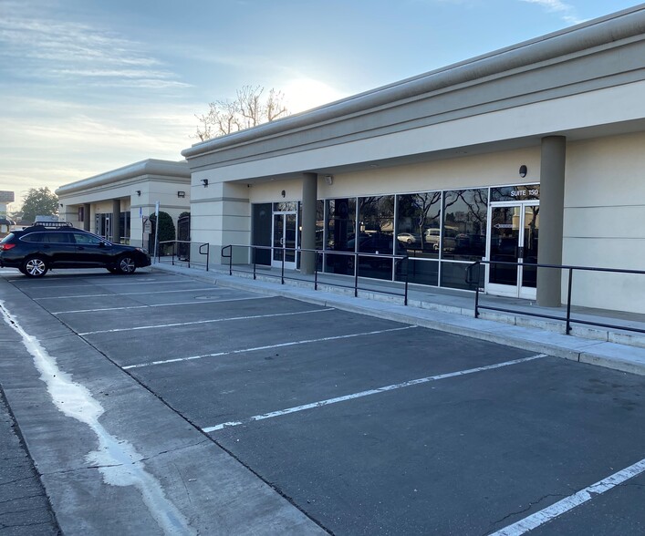 3300 Truxtun Ave, Bakersfield, CA for lease - Building Photo - Image 3 of 13