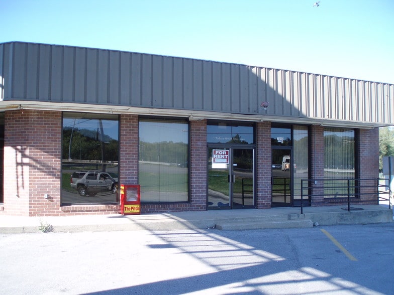 3100-3102 S 24th St, Kansas City, KS for lease - Building Photo - Image 3 of 36