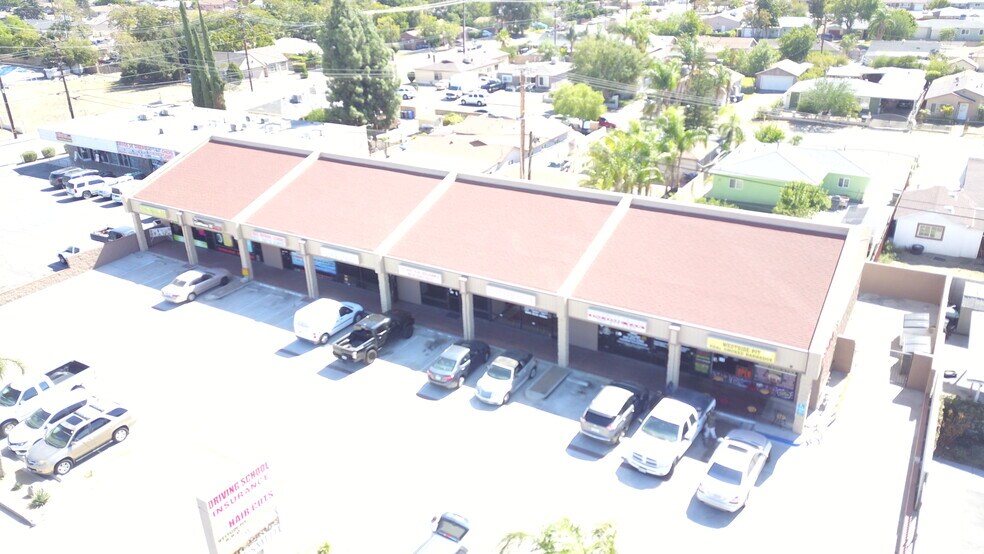 519 W Foothill Blvd, Rialto, CA for lease - Building Photo - Image 2 of 6