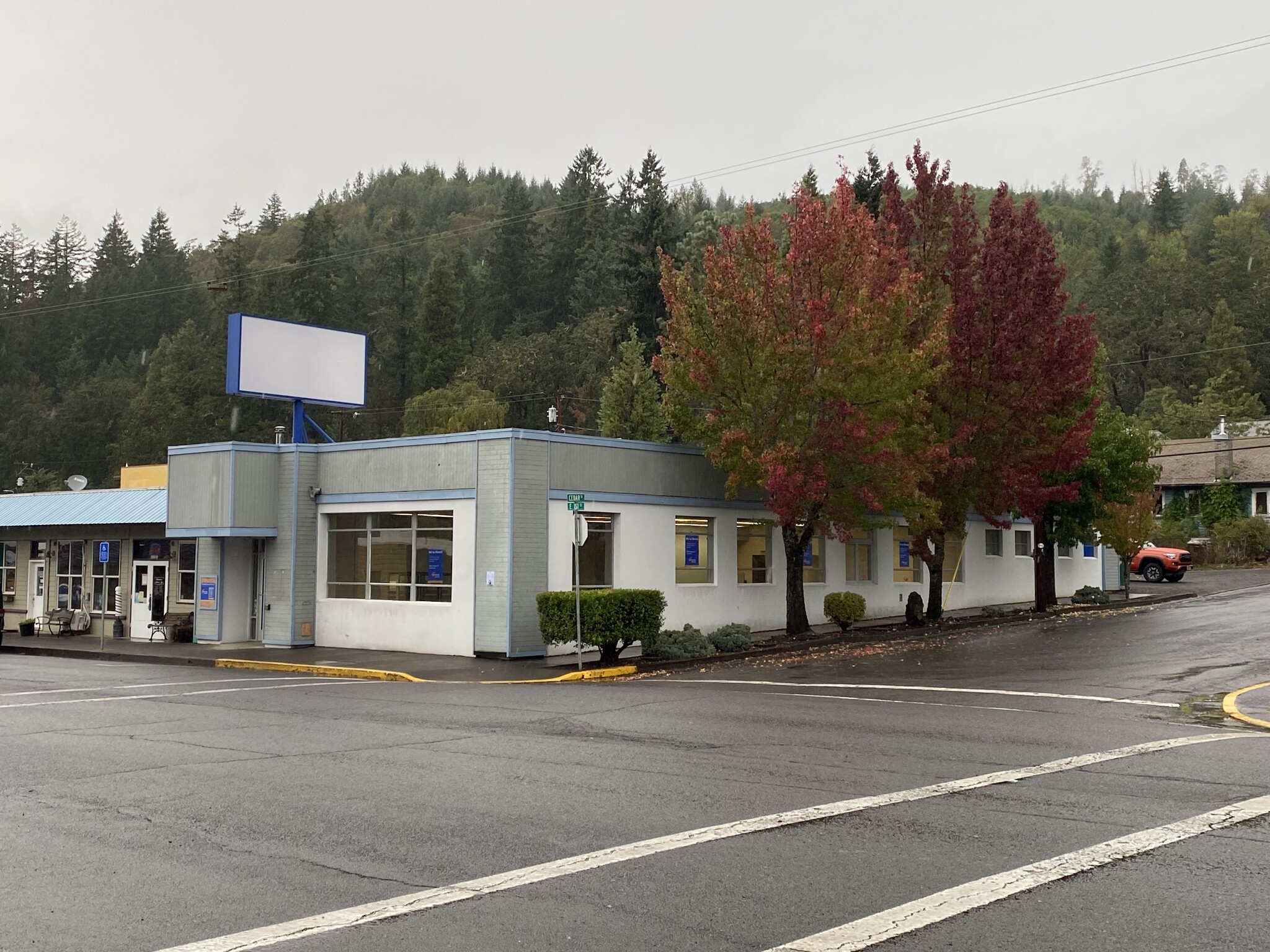 48257 E 1st St, Oakridge, OR for sale Primary Photo- Image 1 of 1