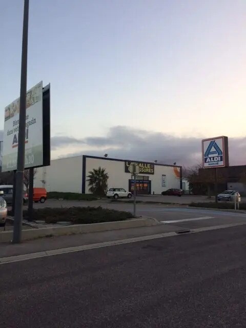 Retail in Ille-sur-Têt for lease Building Photo- Image 1 of 3