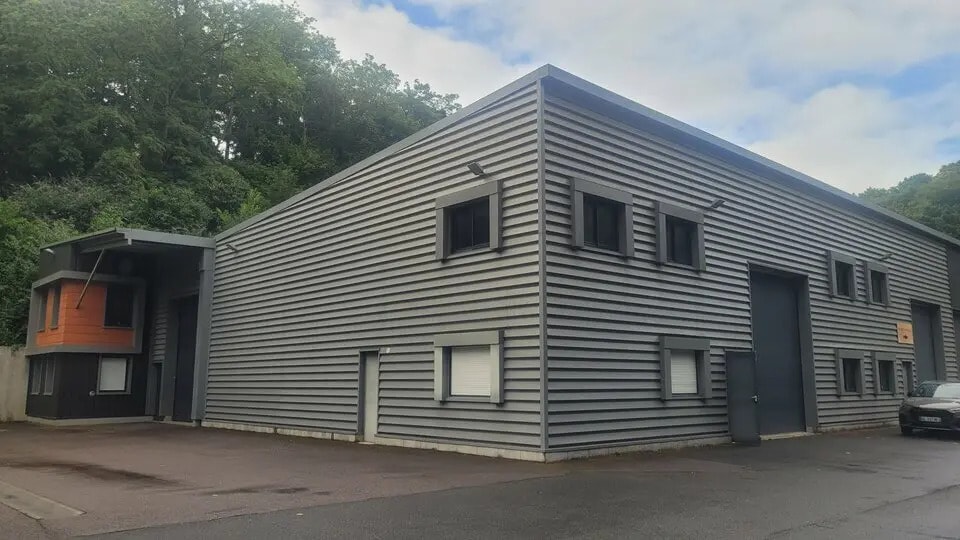 Flex in Rouen for lease Building Photo- Image 1 of 10