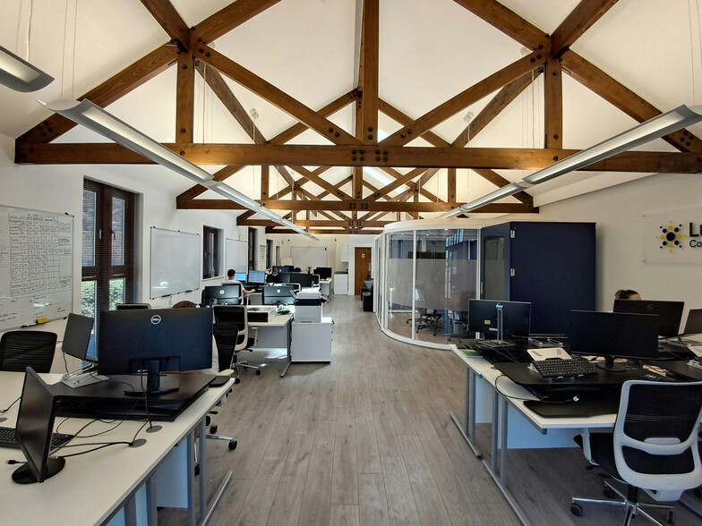 Lambwood Hl, Reading for sale - Interior Photo - Image 2 of 6