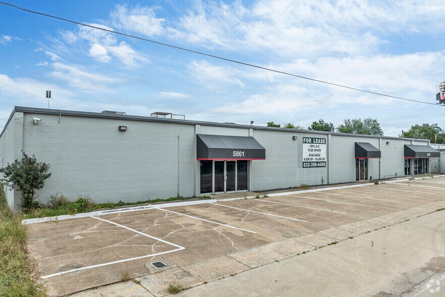 5001-5005 Gulf Fwy, Houston, TX for lease - Building Photo - Image 1 of 19