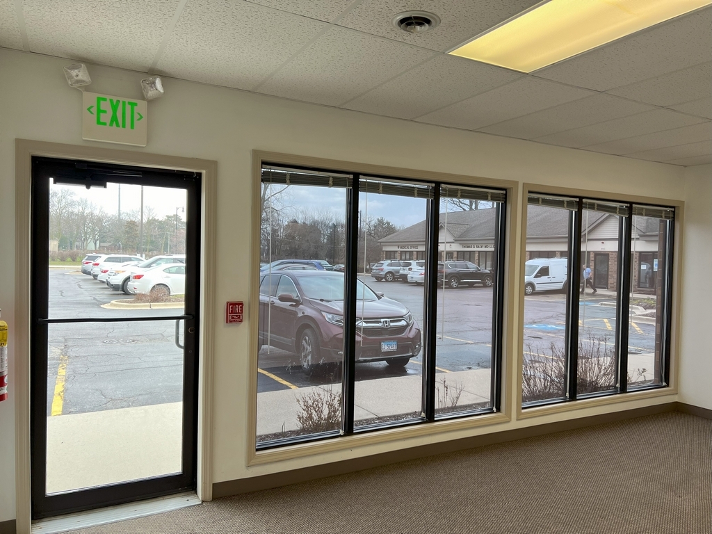 1100 N Main St, Algonquin, IL for lease Interior Photo- Image 1 of 9