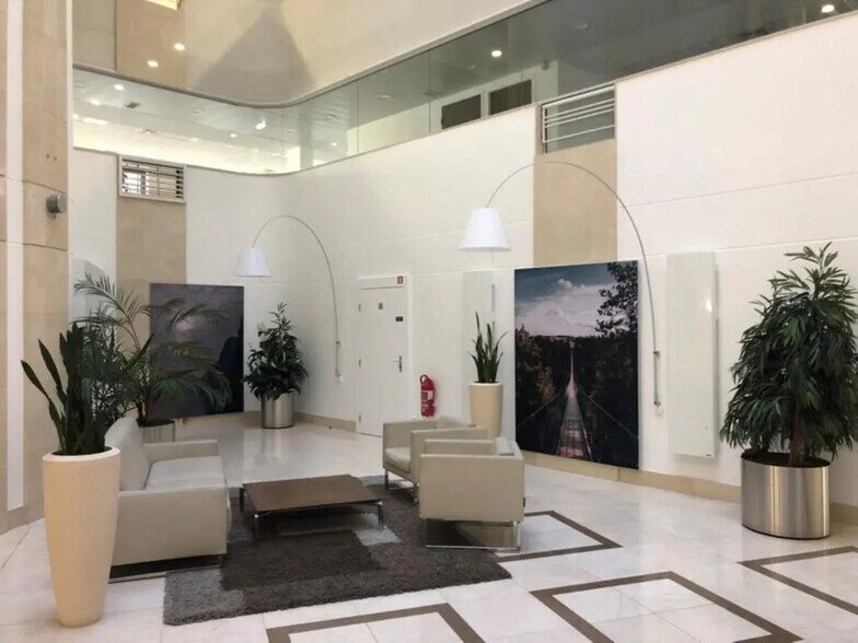 4 Rue Joseph Monier, Rueil-Malmaison for lease - Building Photo - Image 3 of 11