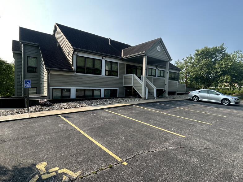 8549 Montgomery Rd, Cincinnati, OH for lease - Building Photo - Image 3 of 13