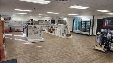 3231 N Decatur Blvd, Las Vegas, NV for lease Interior Photo- Image 2 of 4