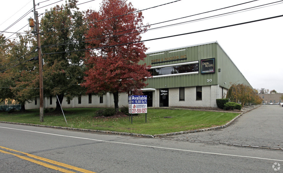 30 Plymouth St, Fairfield, NJ for lease - Primary Photo - Image 1 of 3