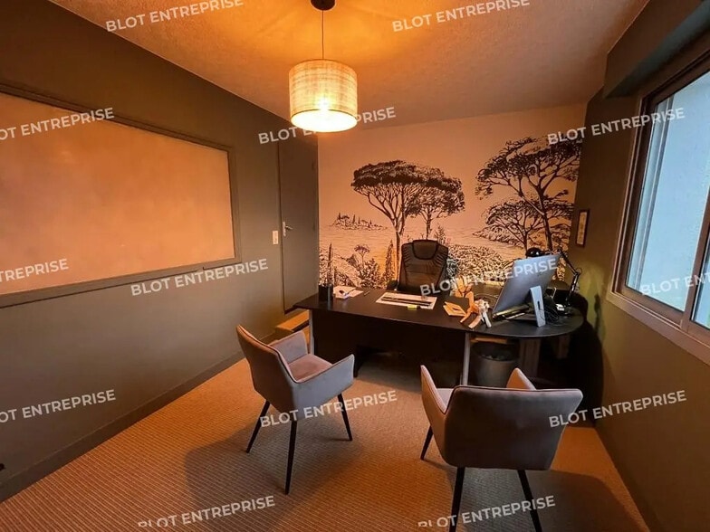Office in Noyal-sur-Vilaine for lease - Interior Photo - Image 3 of 5