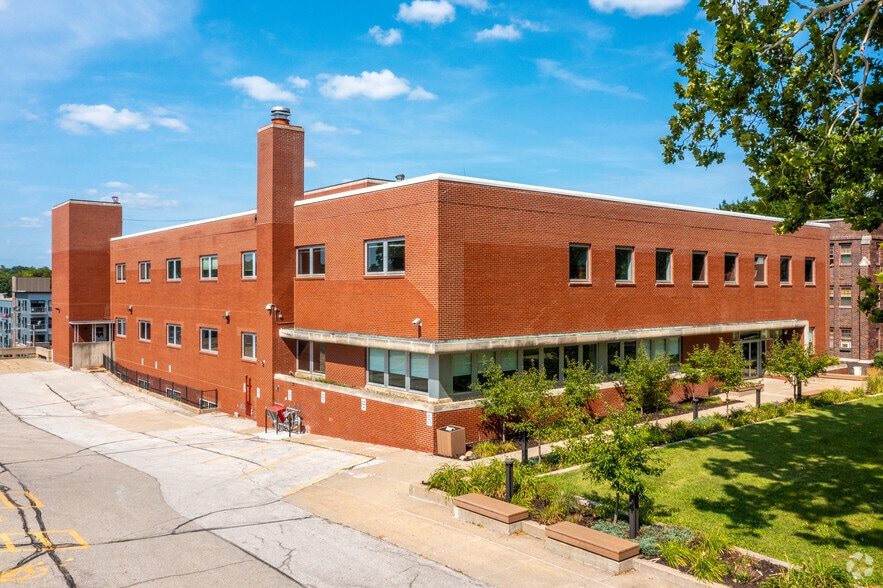 2323 Grand Ave, Des Moines, IA for lease - Building Photo - Image 1 of 16