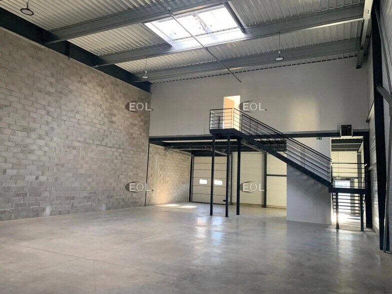 Flex in Brignoles for lease - Interior Photo - Image 3 of 6