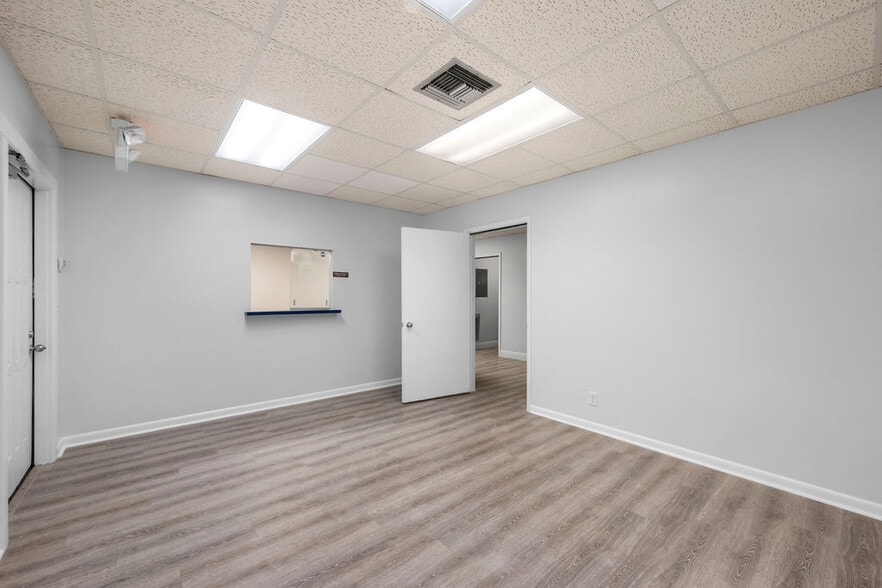 1801 SE Hillmoor Dr, Port Saint Lucie, FL for lease - Interior Photo - Image 2 of 12