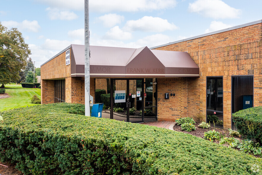 43155-43159 W 9 Mile Rd, Novi, MI for lease - Building Photo - Image 2 of 5