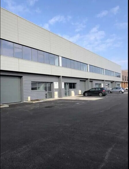 Flex in Bussy-Saint-Martin for lease - Building Photo - Image 1 of 2