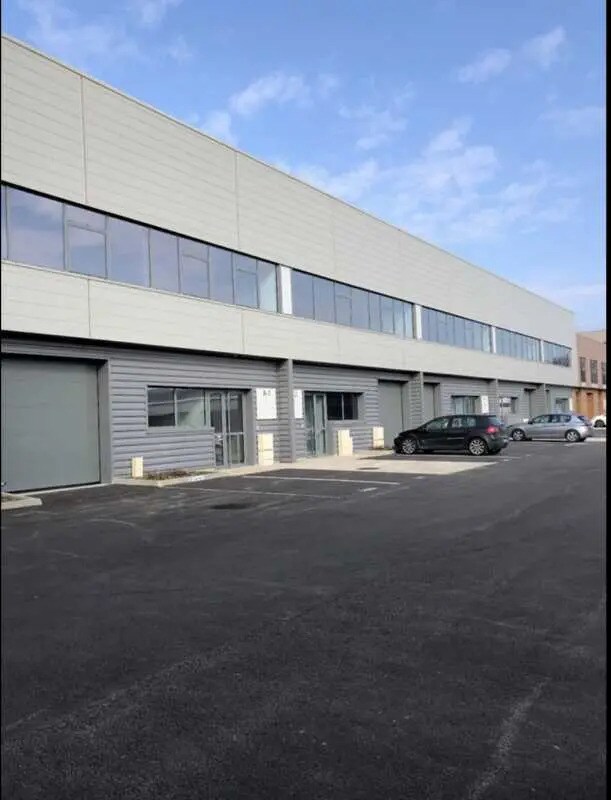 Flex in Bussy-Saint-Martin for lease Building Photo- Image 1 of 3