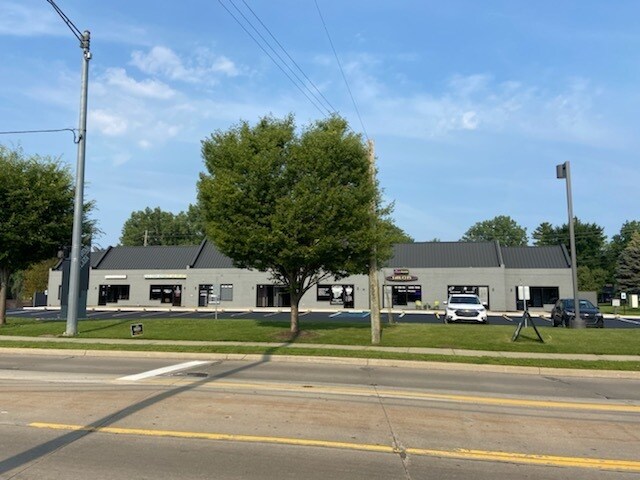 2038 Cass Lake Rd, Keego Harbor, MI for sale Building Photo- Image 1 of 1