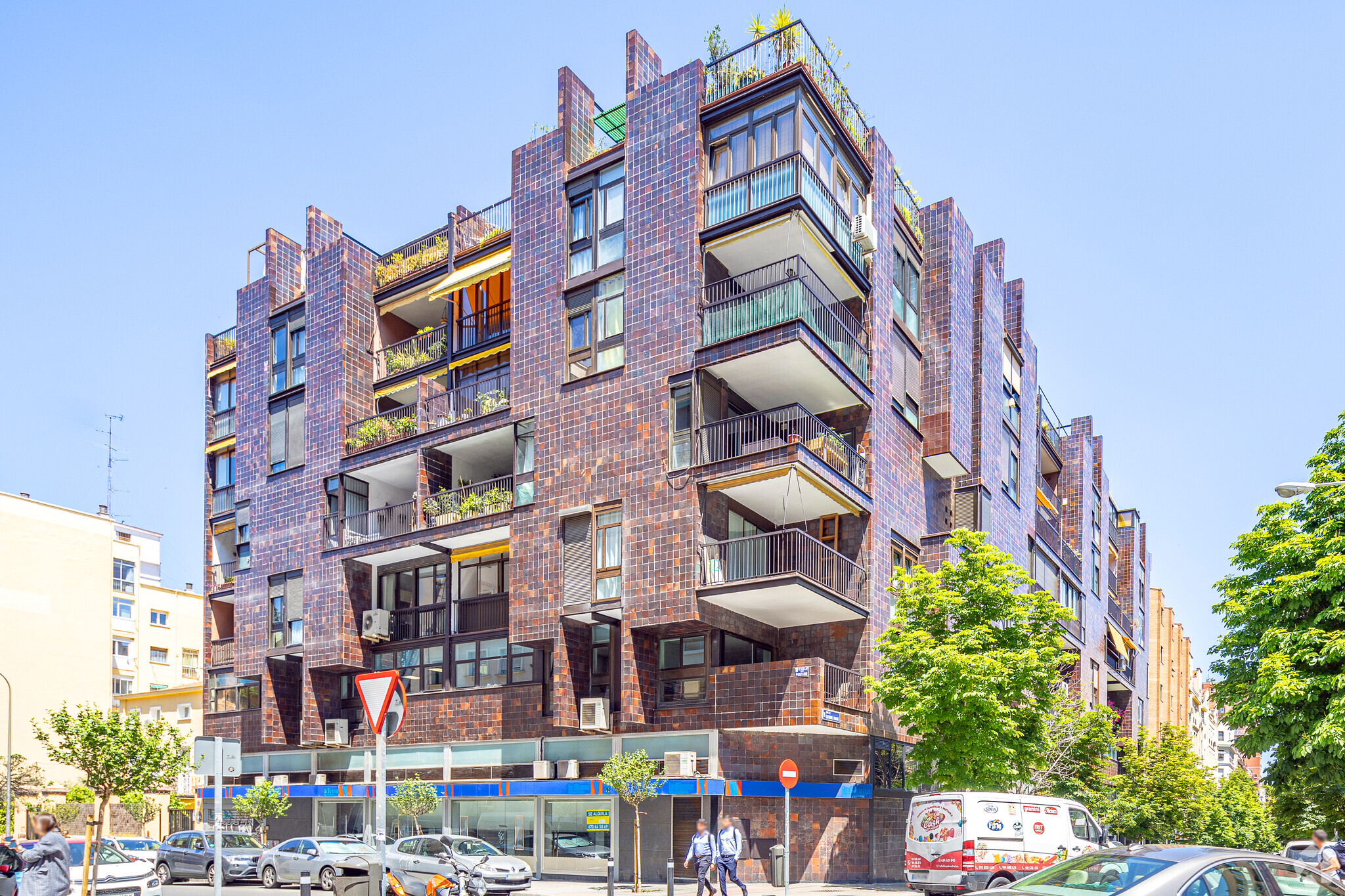 Multifamily in Madrid, MAD for sale Primary Photo- Image 1 of 2