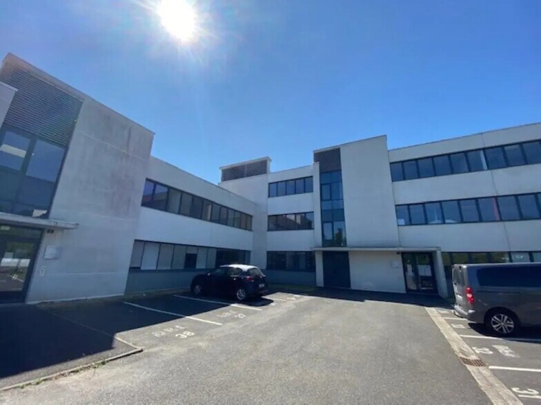 Office in Rennes for lease - Building Photo - Image 1 of 21