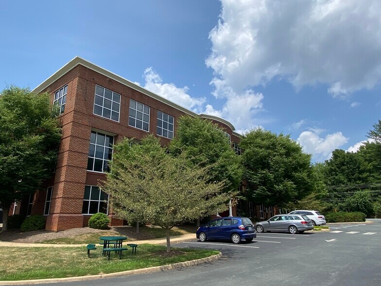 2410 Old Ivy Rd, Charlottesville, VA for sale - Building Photo - Image 1 of 1