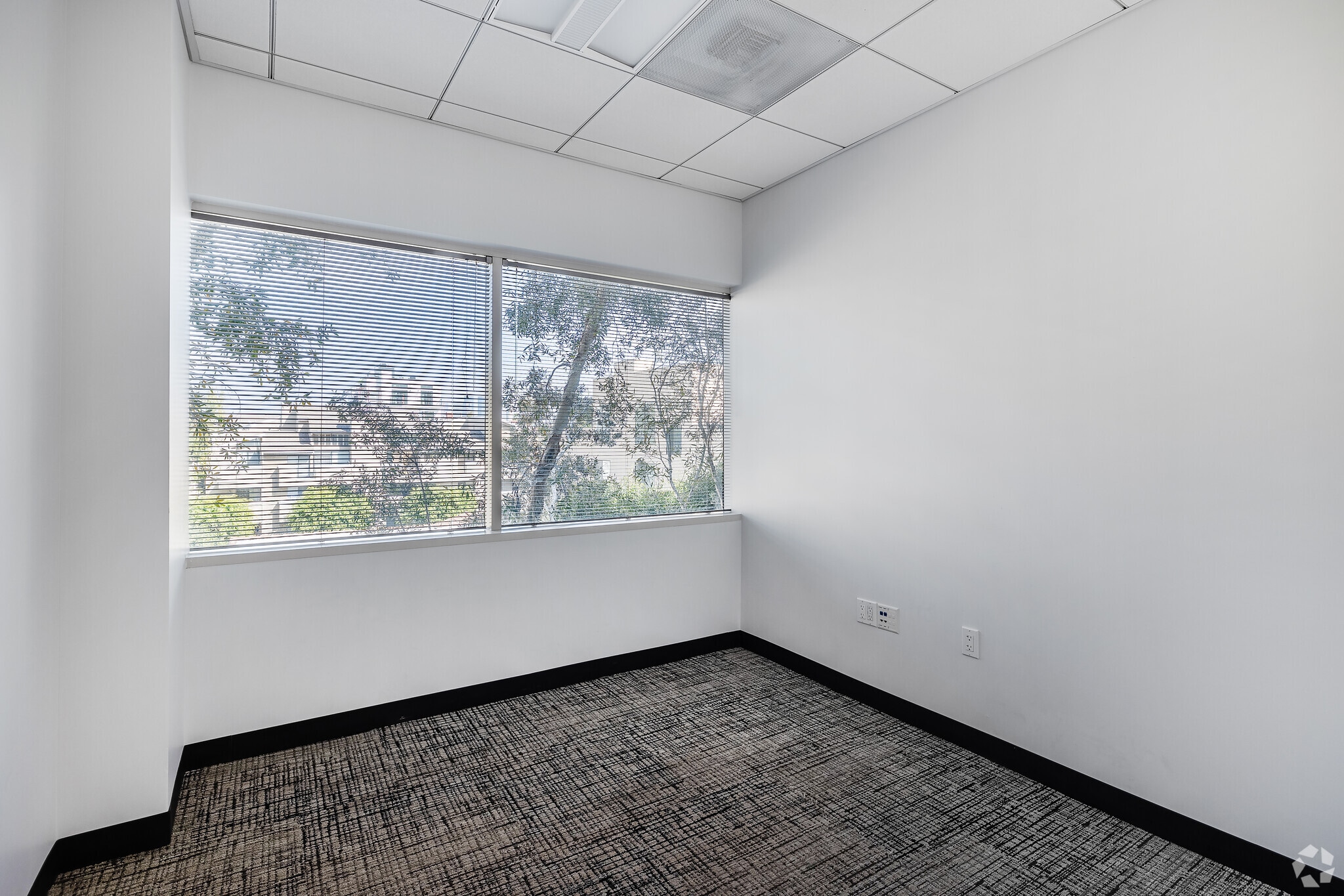 1640 S Sepulveda Blvd, Los Angeles, CA for lease Interior Photo- Image 1 of 5