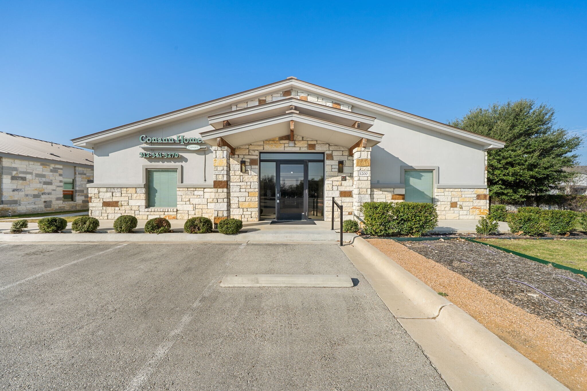 2200 N AW Grimes, Round Rock, TX for lease Building Photo- Image 1 of 30