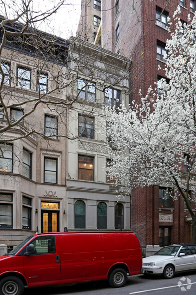 23 W 69th St, New York, NY for sale - Primary Photo - Image 1 of 5