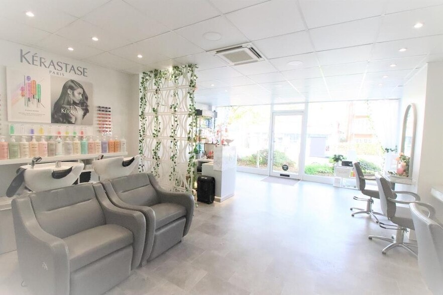 250A Wickham Rd, Croydon for sale - Building Photo - Image 2 of 14