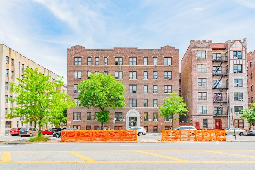 2802 Grand Concourse, Bronx, NY for sale - Primary Photo - Image 1 of 1