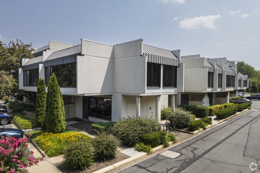 11250 Roger Bacon Dr, Reston, VA for lease - Building Photo - Image 1 of 15