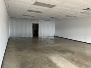 7005 NE 10th St, Oklahoma City, OK for lease Building Photo- Image 2 of 6