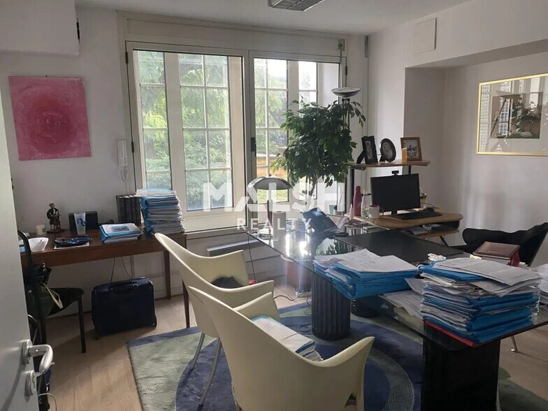 Office in Lyon for lease - Building Photo - Image 3 of 6