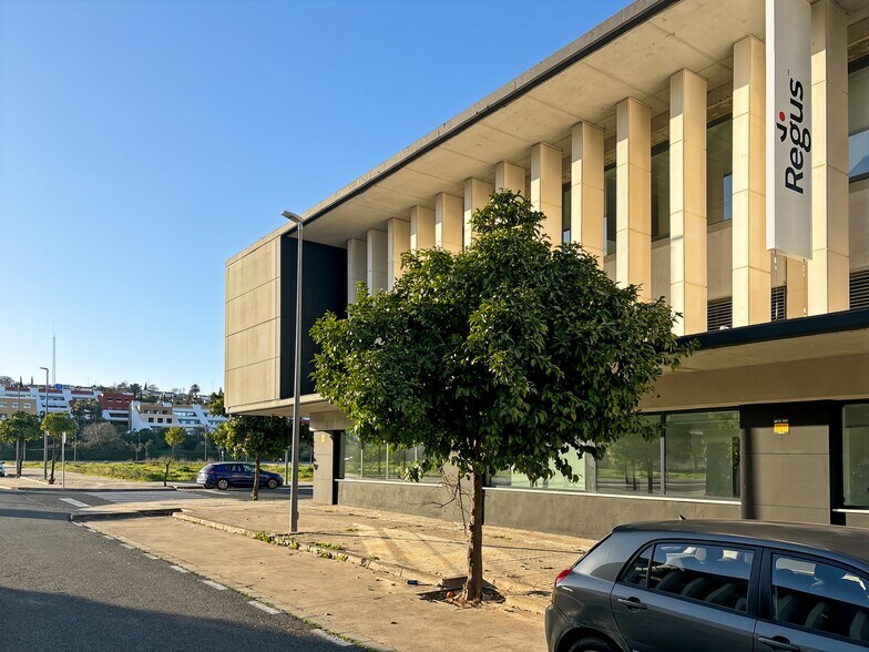 Calle Almutamid, 6, Camas, Sevilla for lease - Building Photo - Image 2 of 3