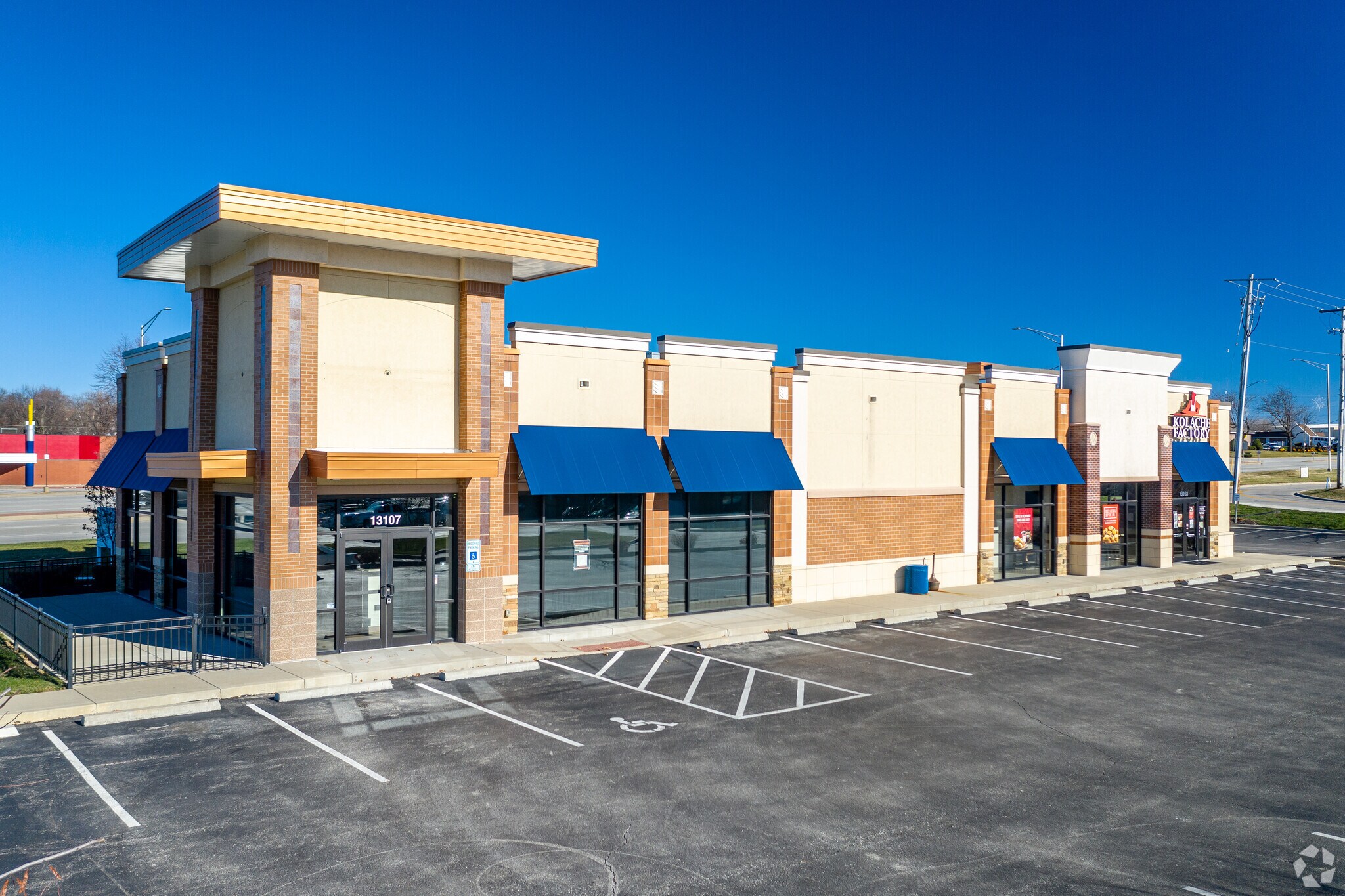 13103 Shawnee Mission Pky, Shawnee, KS for sale Building Photo- Image 1 of 1