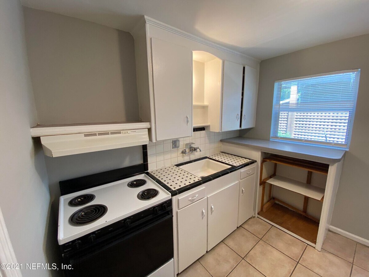 1266 Donald St, Jacksonville, FL 32205