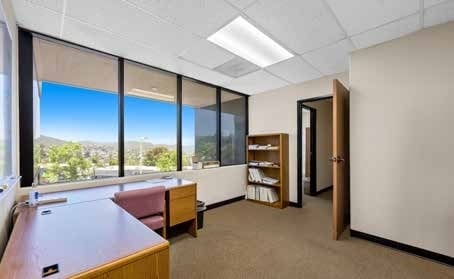 11415 W Bernardo Ct, San Diego, CA for lease - Interior Photo - Image 3 of 8