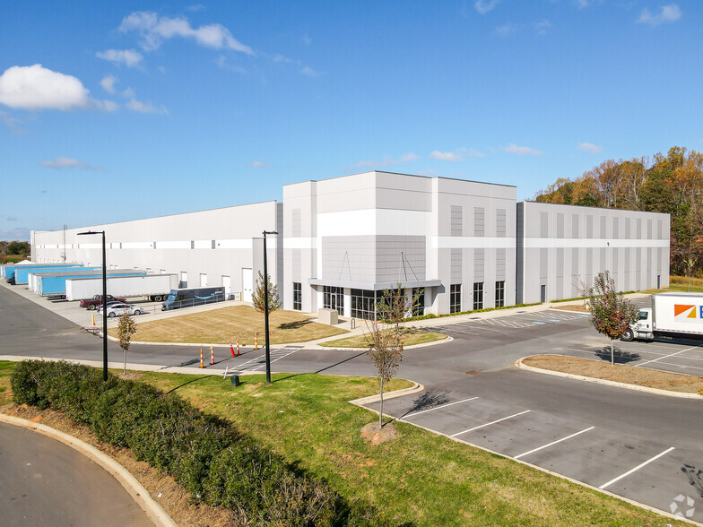 3800 Parrott Dr, Charlotte, NC for lease - Building Photo - Image 1 of 11