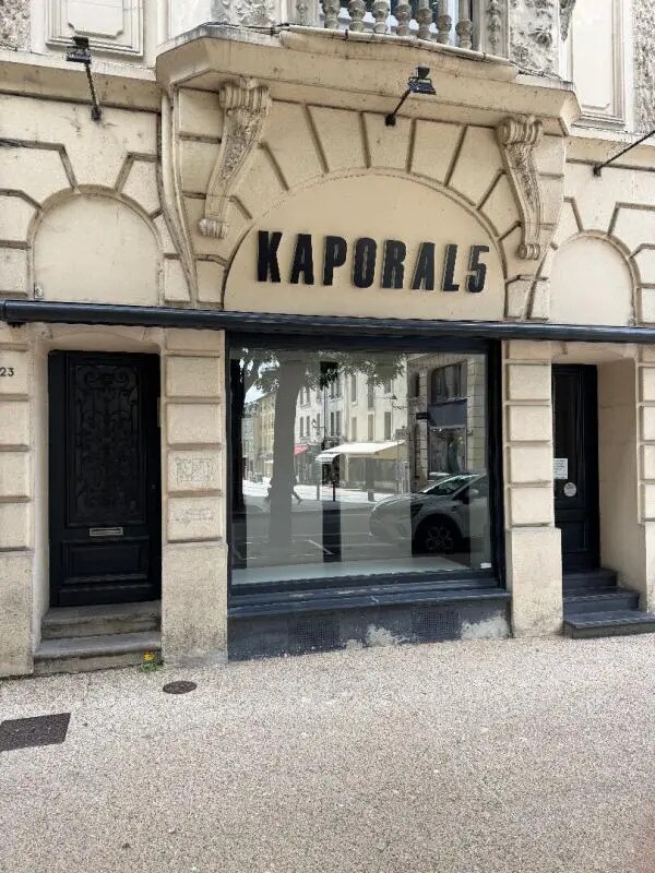 Retail in Verdun for lease Building Photo- Image 1 of 8