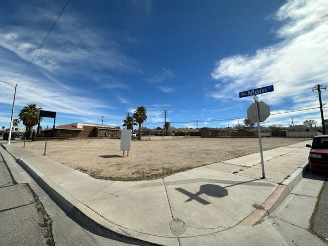 970 W Main St, Barstow, CA for lease - Building Photo - Image 2 of 8