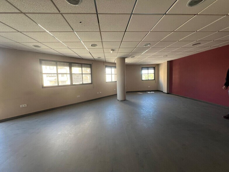 Office in Cáceres for lease - Building Photo - Image 3 of 9
