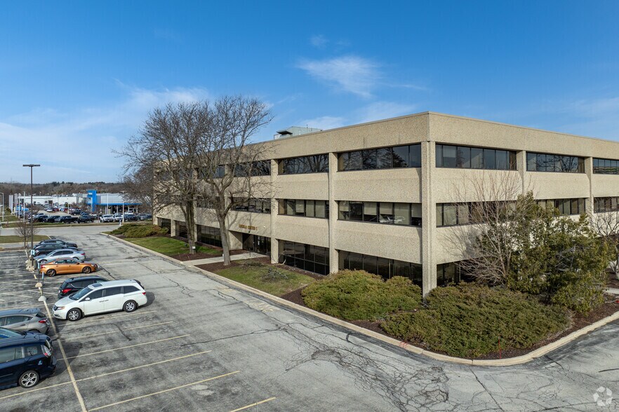 2448 S 102nd St, West Allis, WI for lease - Building Photo - Image 2 of 5