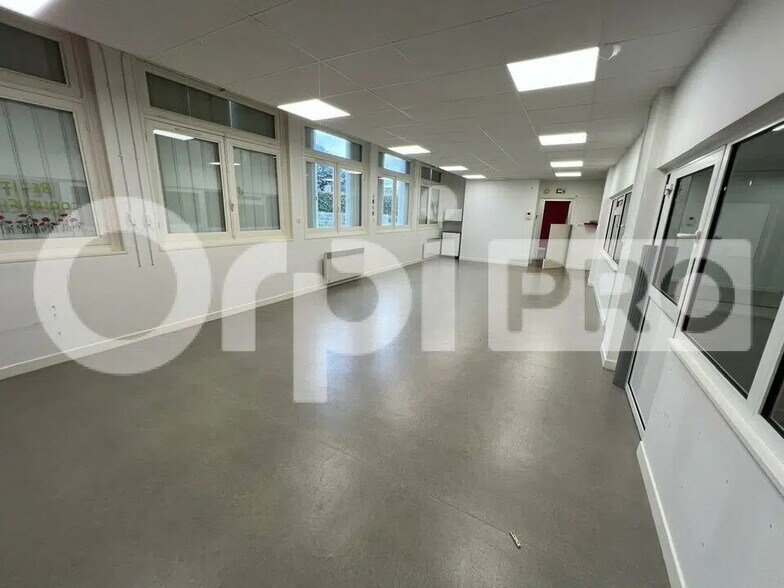 Retail in Villebon-sur-Yvette for lease - Building Photo - Image 2 of 7