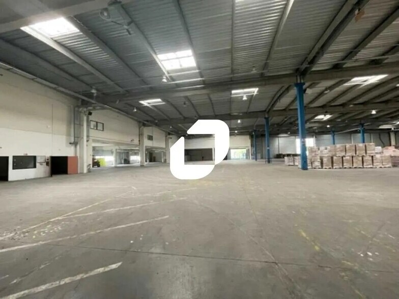 Office in Taverny for lease - Interior Photo - Image 2 of 12