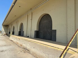 200 W New Braunfels St, Seguin TX - Warehouse