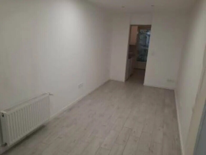 Office in Compiègne for lease - Building Photo - Image 2 of 4