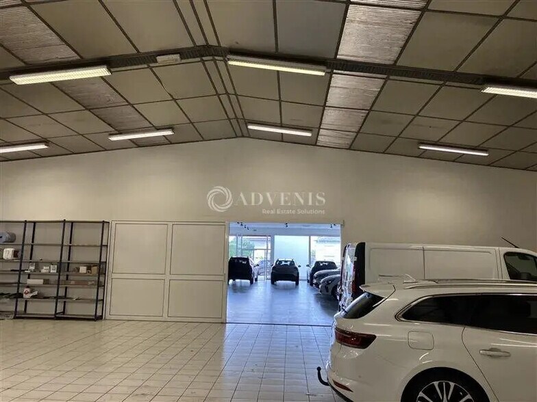 Retail in Bourges for sale - Interior Photo - Image 2 of 5