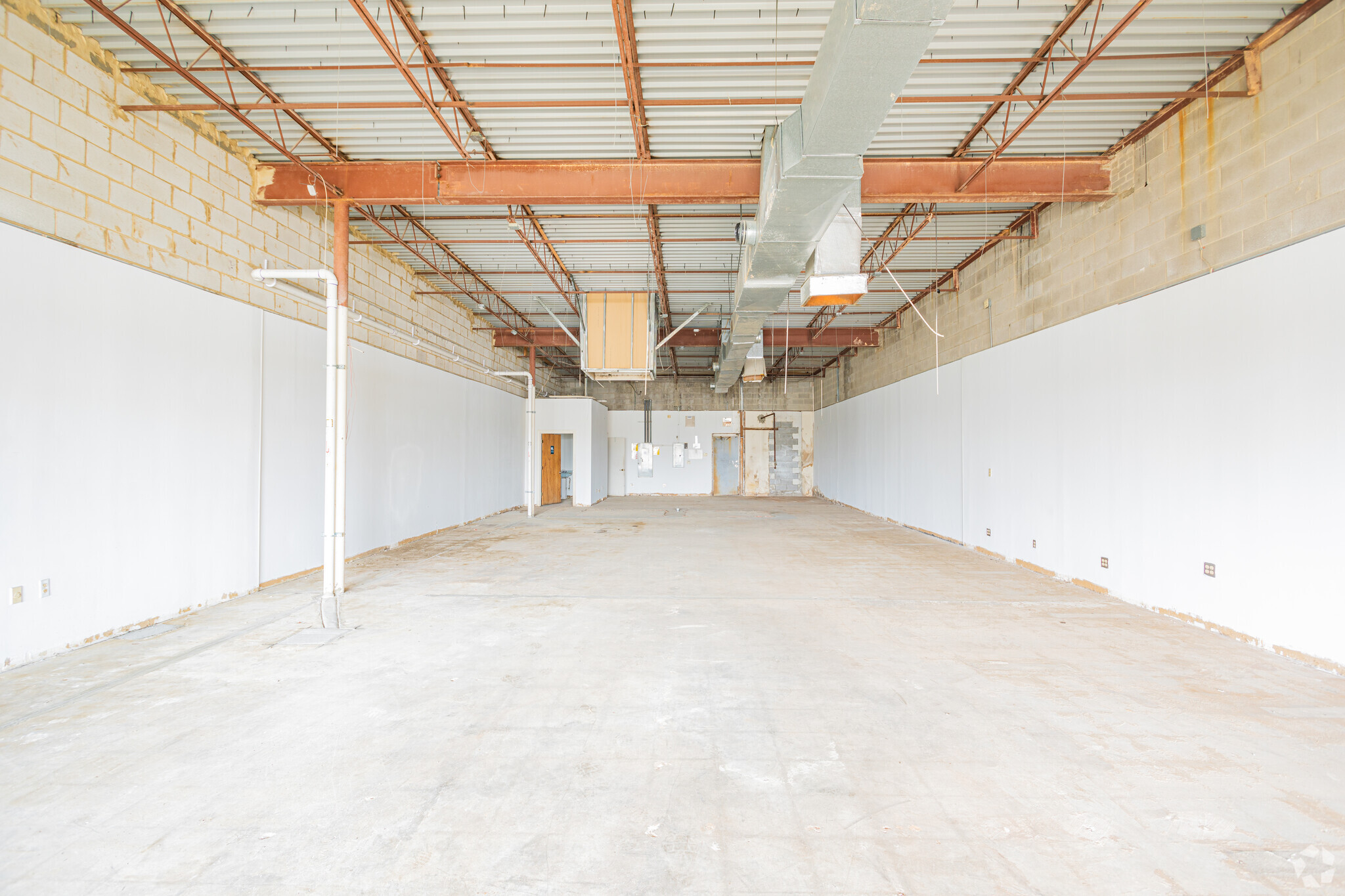 9031 W Broad St, Richmond, VA for lease Interior Photo- Image 1 of 2