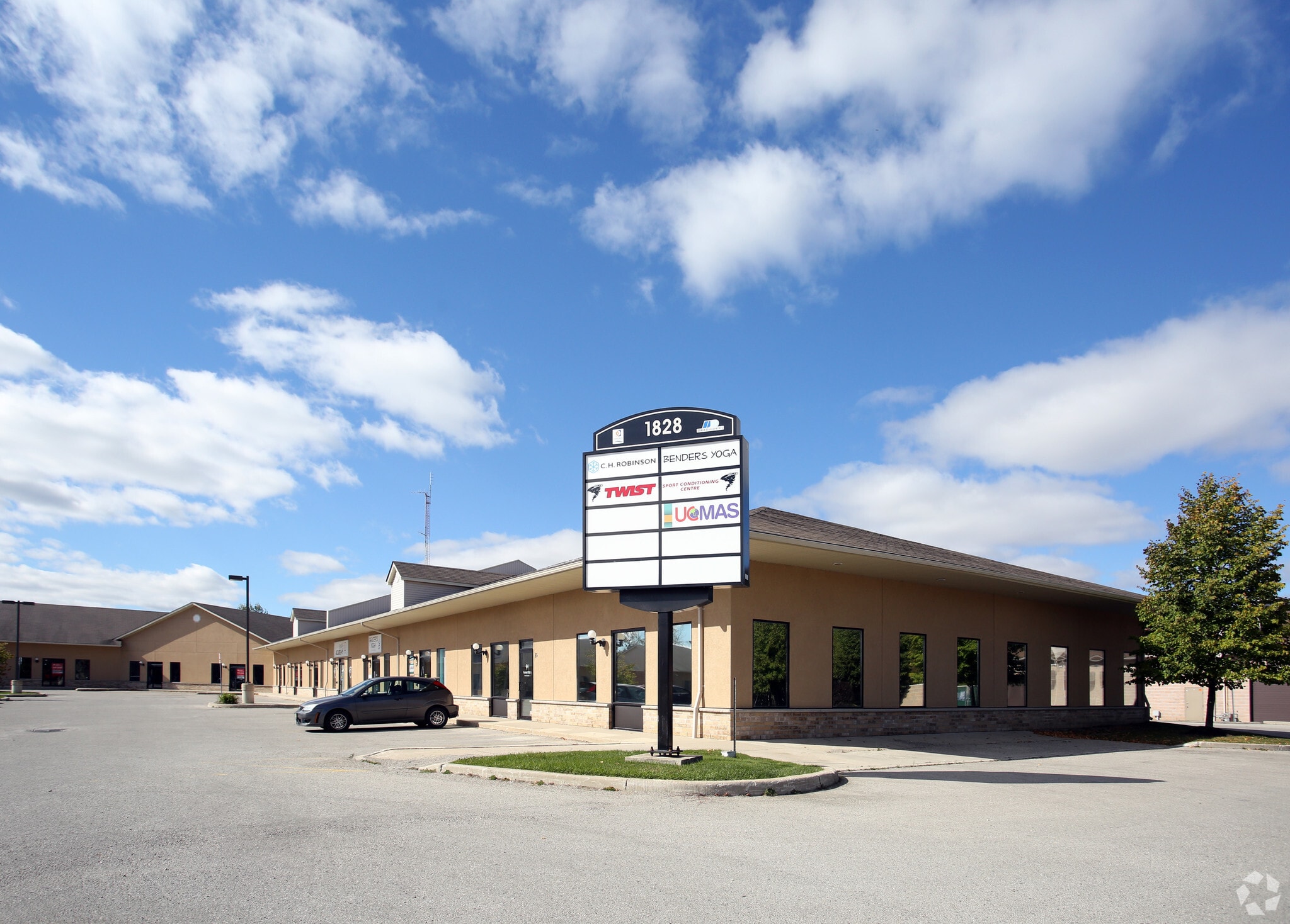 1828 Blue Heron Dr, London, ON for lease Primary Photo- Image 1 of 8