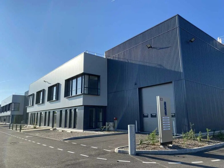 Office in Saint-Priest for lease - Building Photo - Image 2 of 13