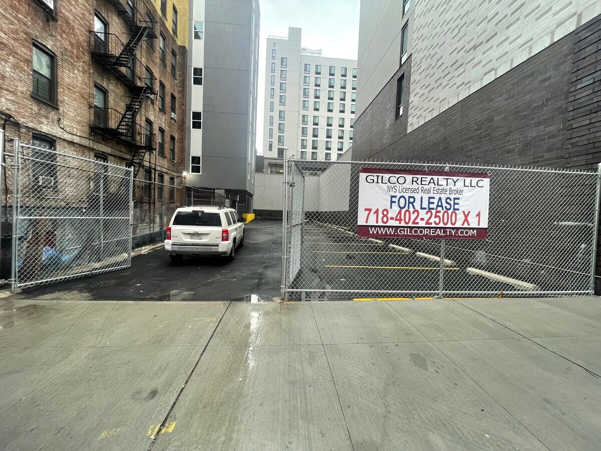 2280 Bathgate Ave, Bronx, NY 10457